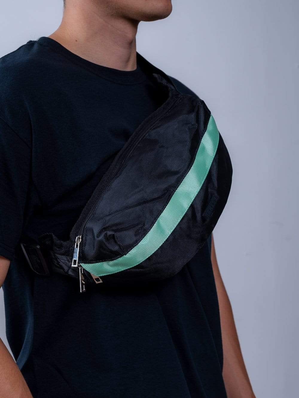 Roth Sling Bag - Black/Ice